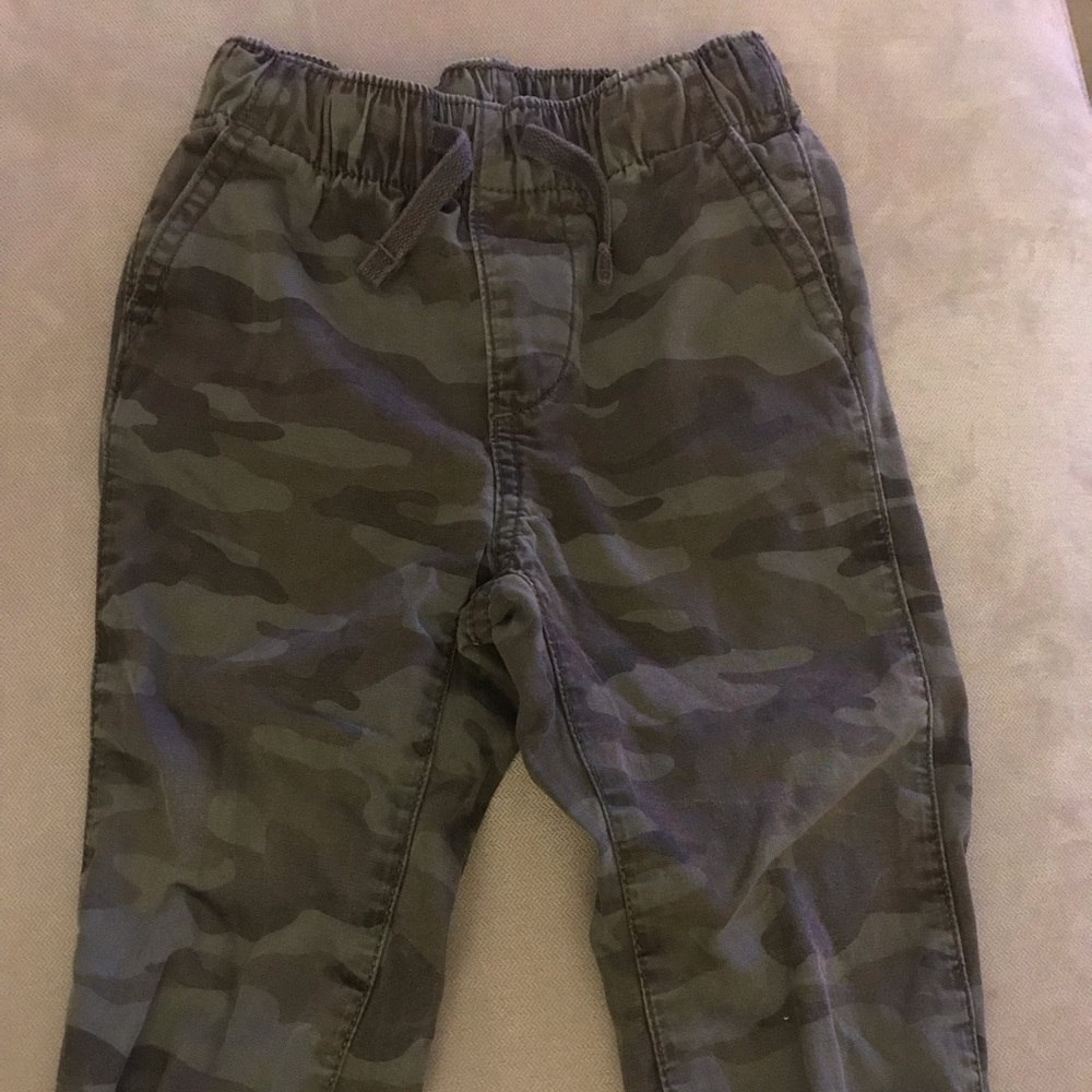 Gap Camo pull on pants